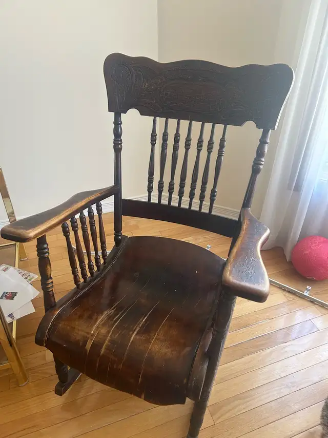 Antique Wooden Rocking Chair in Chairs & Recliners in Ottawa - Image 2