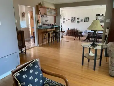 $750 Looking for renter to share my conveniently loc exec house.