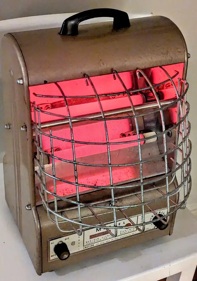 Heater Vintage Markel Neo-Glo Radiant Fan-Glo in Heaters, Humidifiers & Dehumidifiers in Norfolk County - Image 3
