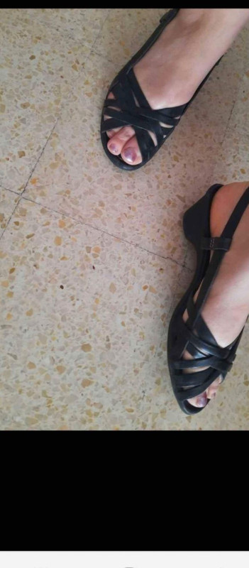 SANDALES CLARKS CUIR dans Femmes - Chaussures  à Laval/Rive Nord - Image 2