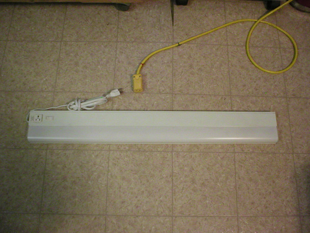 LUMINAIRE FIXTURE 36 POUCES POUR 1xT8 24 WATTS NEON NEW NEUF DEL dans Éclairage intérieur et plafonniers  à Longueuil/Rive Sud