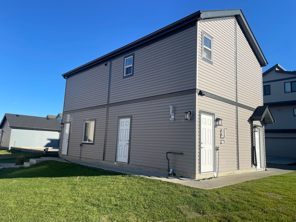 2 Bedrooms brand new Garage Suite 2