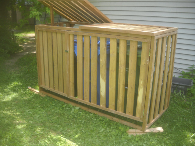 trash bin storage in Outdoor Tools & Storage in Calgary - Image 2