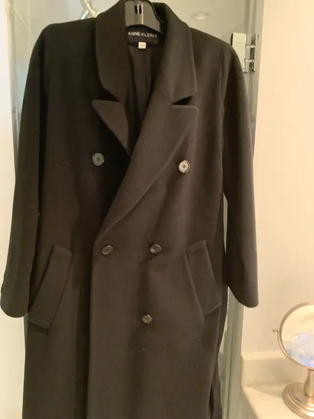 lady COAT , wool, black size M, 10..Must see in Women's - Other in City of Montréal - Image 2