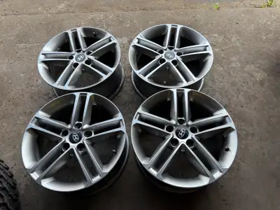 STILL AVAILABLE Came off Hyundai Santa Fe Center bore 67.1 Bolt pattern 5x114.3 Size 17” No bend,no...