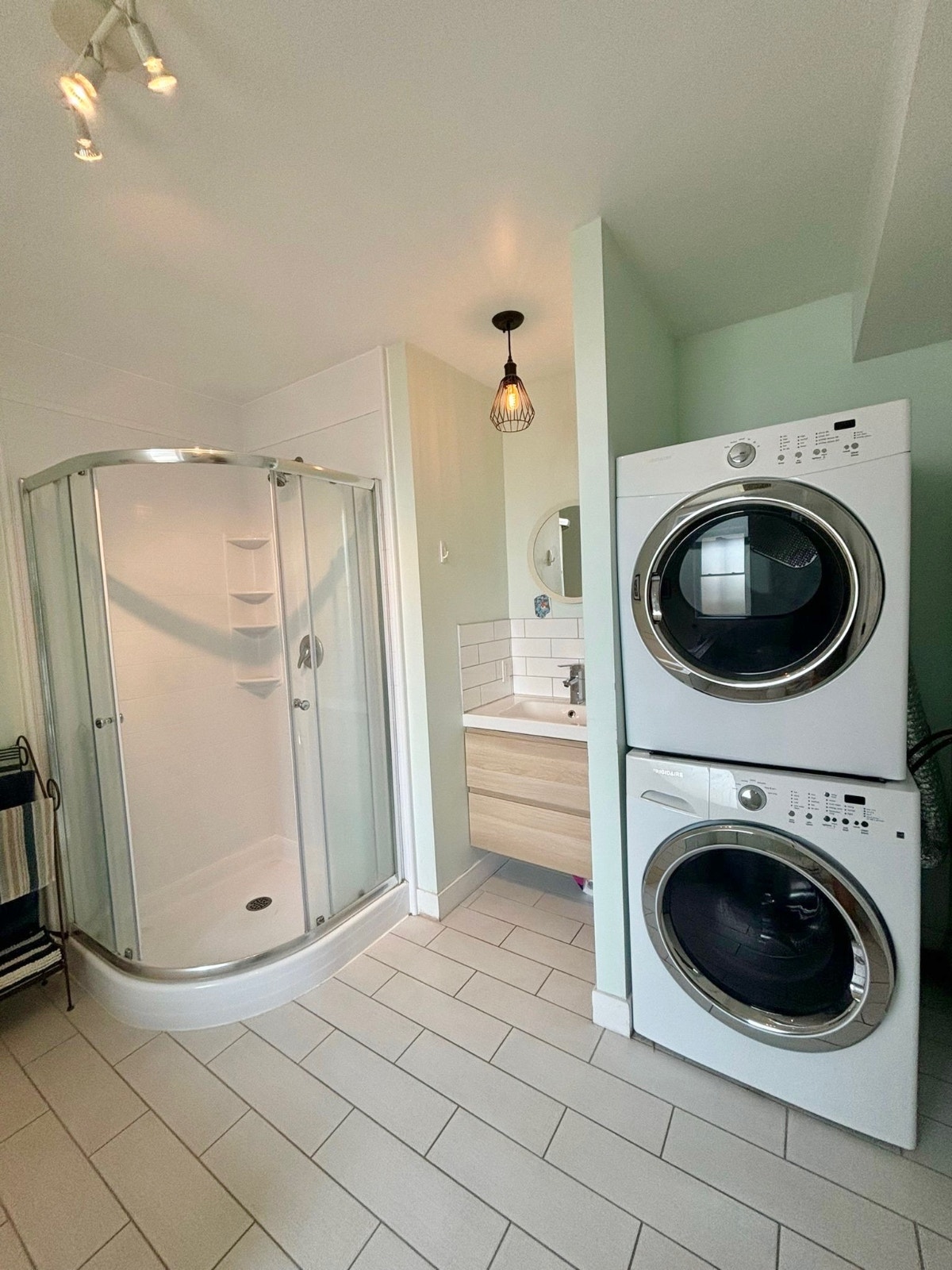 4 1/2 furnished (meublé) near metro l’Assomption & Cadillac — photo 2