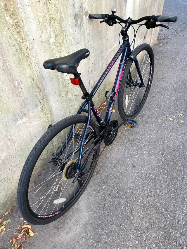 LIKE NEW! medium size ladies city bike with disc brakes TUNED!62863739303939122