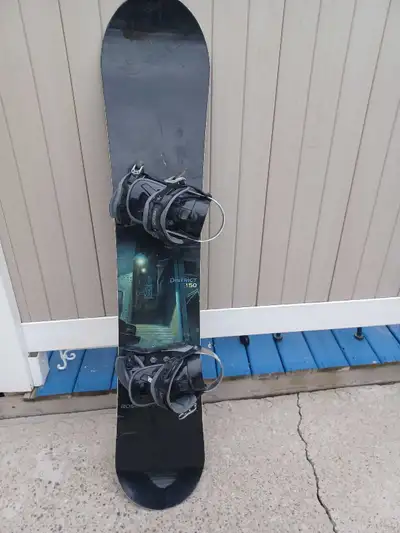 For sale Rossignol Distric 150 Snowboard. 58 in long. With Lamar Bindings Great board for Beginners...