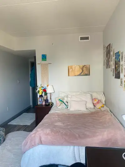 Looking for a female sublet from May 2025 to August 2025! ***LOWERED PRICE*** ✔️ Private ensuite bed...