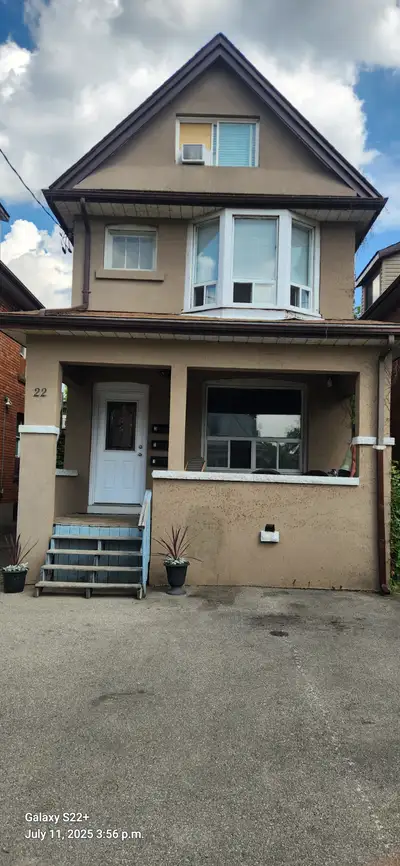 1 Bedroom - 2nd Floor of Triplex - Steps to Gage Park