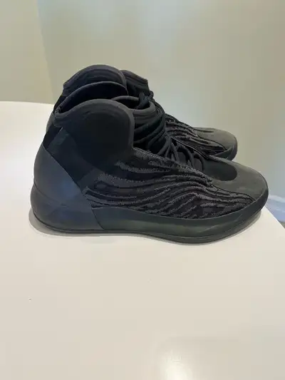 YEEZY QNTM ONYX, View more