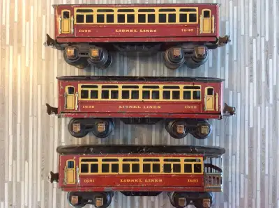 Pour collectionneur. 140$ pour les trois wagons. TOUT FONCTIONNE. Bon roulement et crochet sont en o...