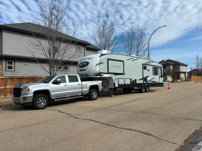 2017 GMC 3500HD Diesel SLT Preferred - 154000kms. - No accidents, active status - Bought it from Ste...