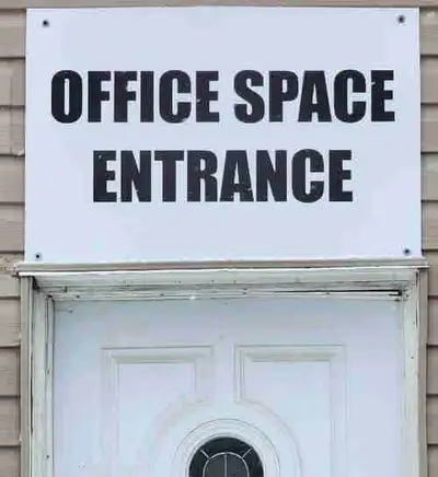 ATTENTION COMMUNITY OF SUNDRIDGE! Have you always wanted your own office space? Are you tired of wor...