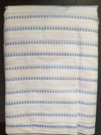 TISSU BLANC AVEC RAYURES BLEUES / fabric