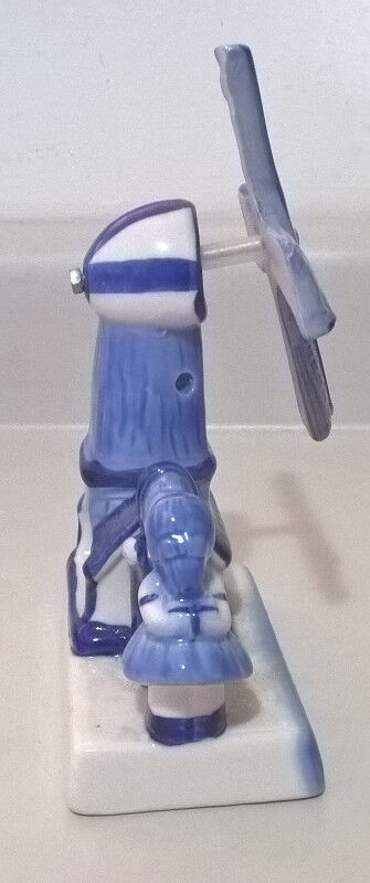 Vintage Delft Blue Holland Handwerk Windmill Boy & Girl Kissing in Arts & Collectibles in Oshawa / Durham Region - Image 4