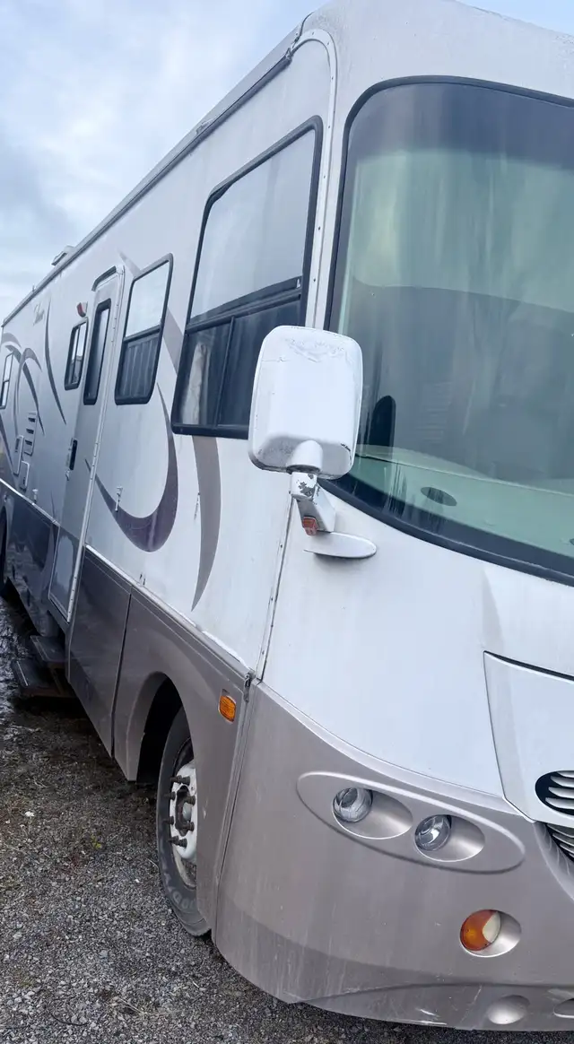 Class A Motorhome • Coachmen Aurora • Ford V10 • 2 Slides • RV / in RVs & Motorhomes in Laurentides - Image 8