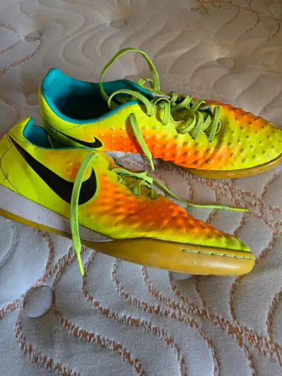 Mens soccer cleats, View more