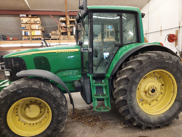 John Deere 7220 in Farming Equipment in Oshawa / Durham Region - Image 2