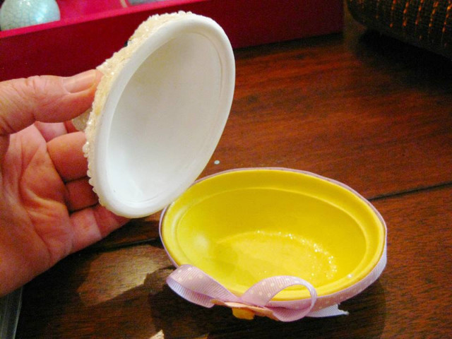 12pc Easter Decorative Lot Egg Shape Plates, Bunnies Eggs & More in Holiday, Event & Seasonal in Kitchener / Waterloo - Image 4