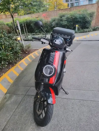 NIU NQI GTS Electric Moped, extended range with two batteries. No motorcycle license required but Yo...