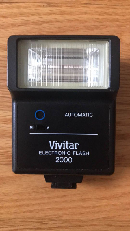 Vivitar V2000 General Purpose Electronic Flash for 35mm Camera in Cameras & Camcorders in Mississauga / Peel Region - Image 2