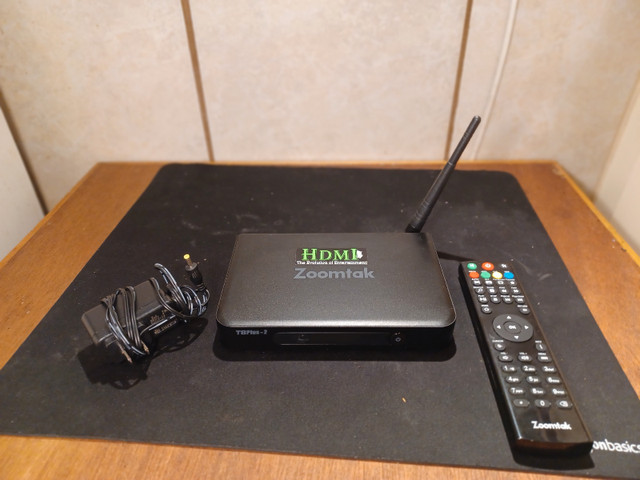 Android TV Box Zoomtak T8 plus-2 , HDMI cable, Remote in General Electronics in London - Image 4