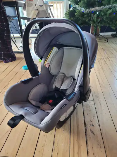 Britax Willow Infant Car Seat. Manufactured in 2023, I bought new in 2024. Only used for 10 months,...