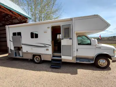 2008 Adventurer Class C Motorhome 24RB. ➡️Ford E-450, V10 ➡️Fresh water capacity 100 L ➡️Propane tan...