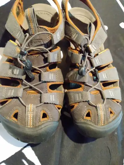 Keen Sandals size 7.5, View more