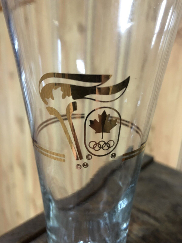 1988 Calgary Winter Olympic Beer Flute Glasses dans Art et objets de collection  à Hamilton - Image 2