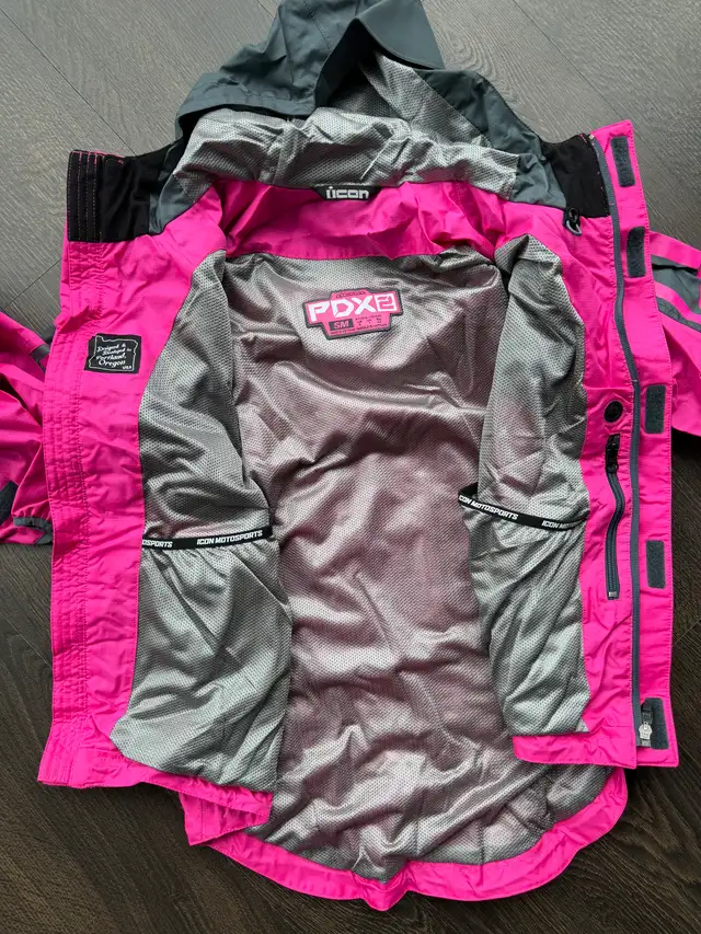 women’s motorcycle rain jacket in Women's - Other in City of Toronto - Image 5