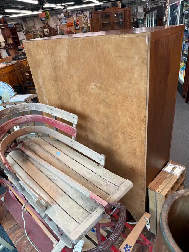 Vintage display cabinet with glass doors  in Hutches & Display Cabinets in Edmonton - Image 6