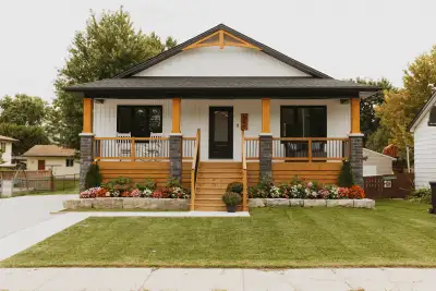 ✨HOUSE FOR SALE BY OWNER✨ 546 Sarnia Street, Wyoming $549,000 Home Features: 2 Bedroom + 1 Bathroom...
