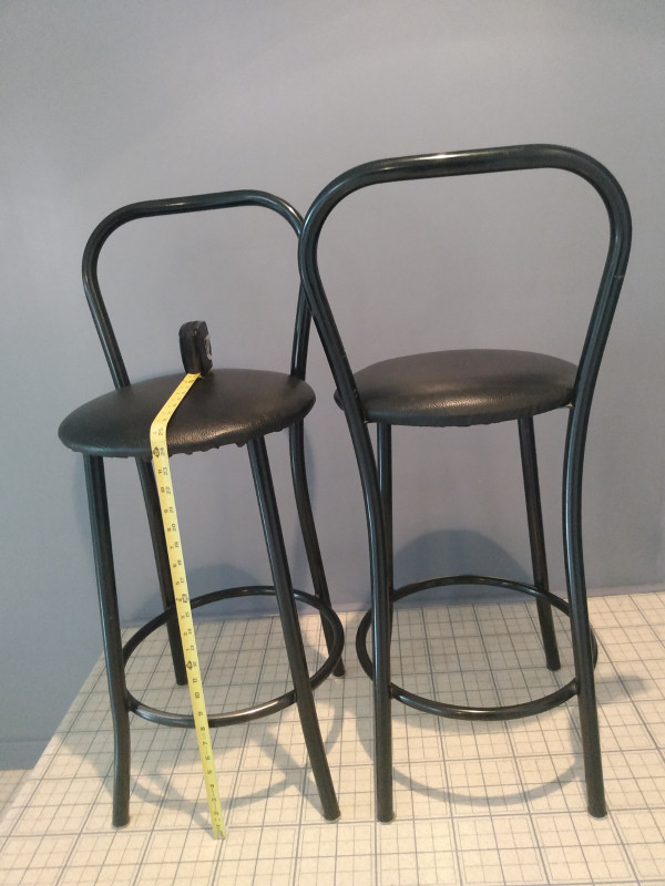 2 Tabourets sièges simili-cuir pour comptoir cuisine ou bar dans Décoration intérieure et accessoires  à Lévis - Image 2