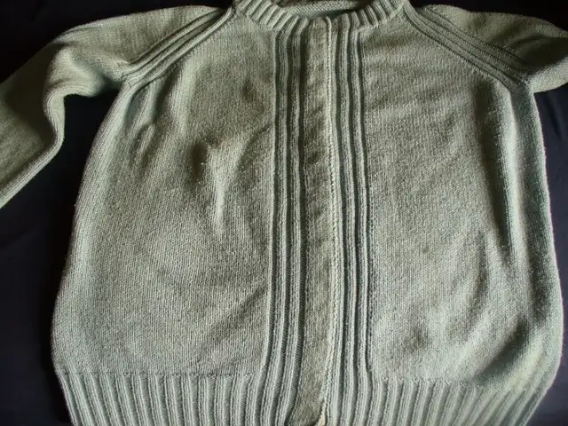 Vêtements enfant 7-9 ans manteau chandail collant hiver in Kids & Youth in City of Montréal - Image 5