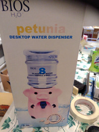 Desktop water dispensary