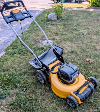 Dewalt 20v lawn mower used good condition About 6 yrs old comes with 4 batteries and charger 2 dewal...
