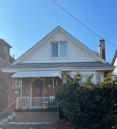 **Available May 01st possibly sooner ** 1400$ incl 1 bedroom home on the second floor of a house. Lo...