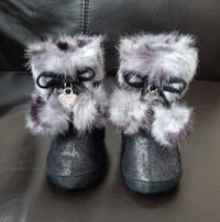 Baby girls' sparkle pom crib boots (3 - 6 months)