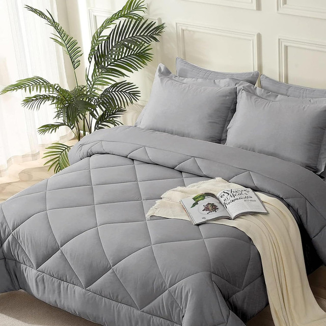 New 3 Piece Reversible Comforter Set • Q $70 • Light Grey in Bedding in Barrie - Image 2
