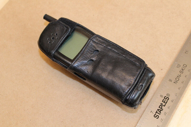 Vintage Qualcomm QCP 2700 Cell Phone - Retro Collectible Gadget in Other in City of Toronto - Image 2