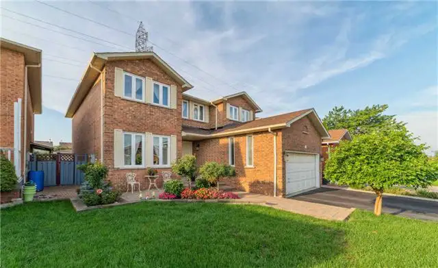 Room for Rent Brampton - Steeles and McLaughlin (female only)