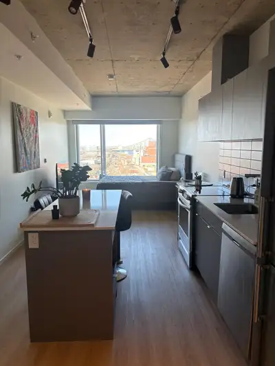 À CÉDER – Studio 420 pi² Vieux-Montréal | 1 mois gratuit + meubl