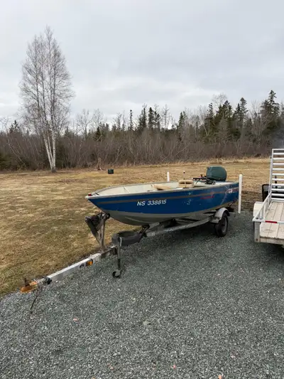 Excellent condition 16’ Starfish, with 40hp Evenrude Etec long shaft. Motor has been serviced with n...