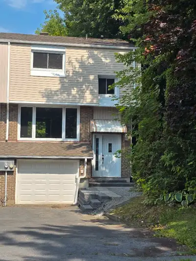 FOR RENT- Available September 1, 2025. Rental unit:townhouse for rent in Glengarry Blvd, walking dis...