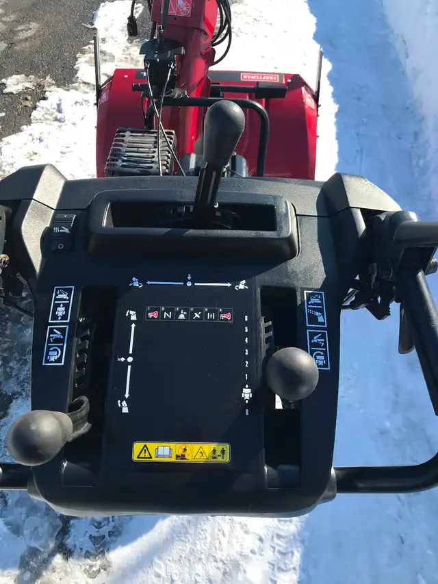 Souffleuse à neige Craftsman snow blower in Snowblowers in City of Montréal - Image 10