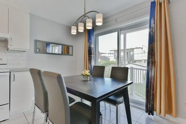 Condo-hôtel, 41/2,  tout inclus, stationnement, Vieux-Longueuil.