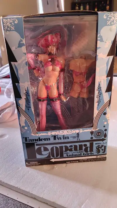 Yamato Tandem Twin Animal Girl Leopard Momo 1/6 PVC figure. Includes alternate topless torso. Box is...
