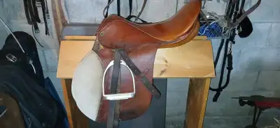 Collegiate English saddle 18", View more